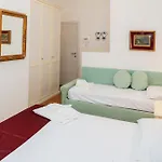 Πανσιόν Cervantes 4*